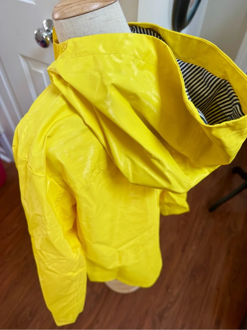 ☔️ GapKids Yellow Slicker Raincoat 🧥 Hooded Jacket Classic Style | Lined